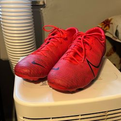 Mercurial Vapor 13 Club MG 'Laser Crimson' 