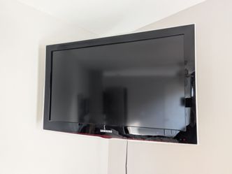 32" Samsung HD TV
