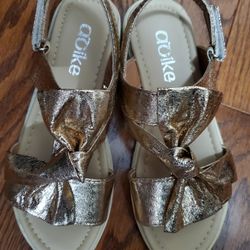 New Girl Gold Leather Sandals . Size 3.5