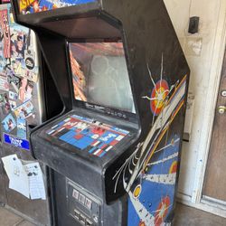 1979 Asteroids Arcade Game 