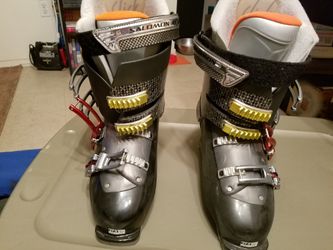 Ski boots by Salomon NEW
