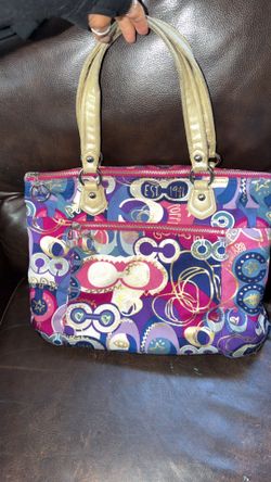 Large Coach Poppy Needs Cleaning Inside $50