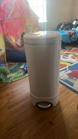 DIAPER TRASH CAN