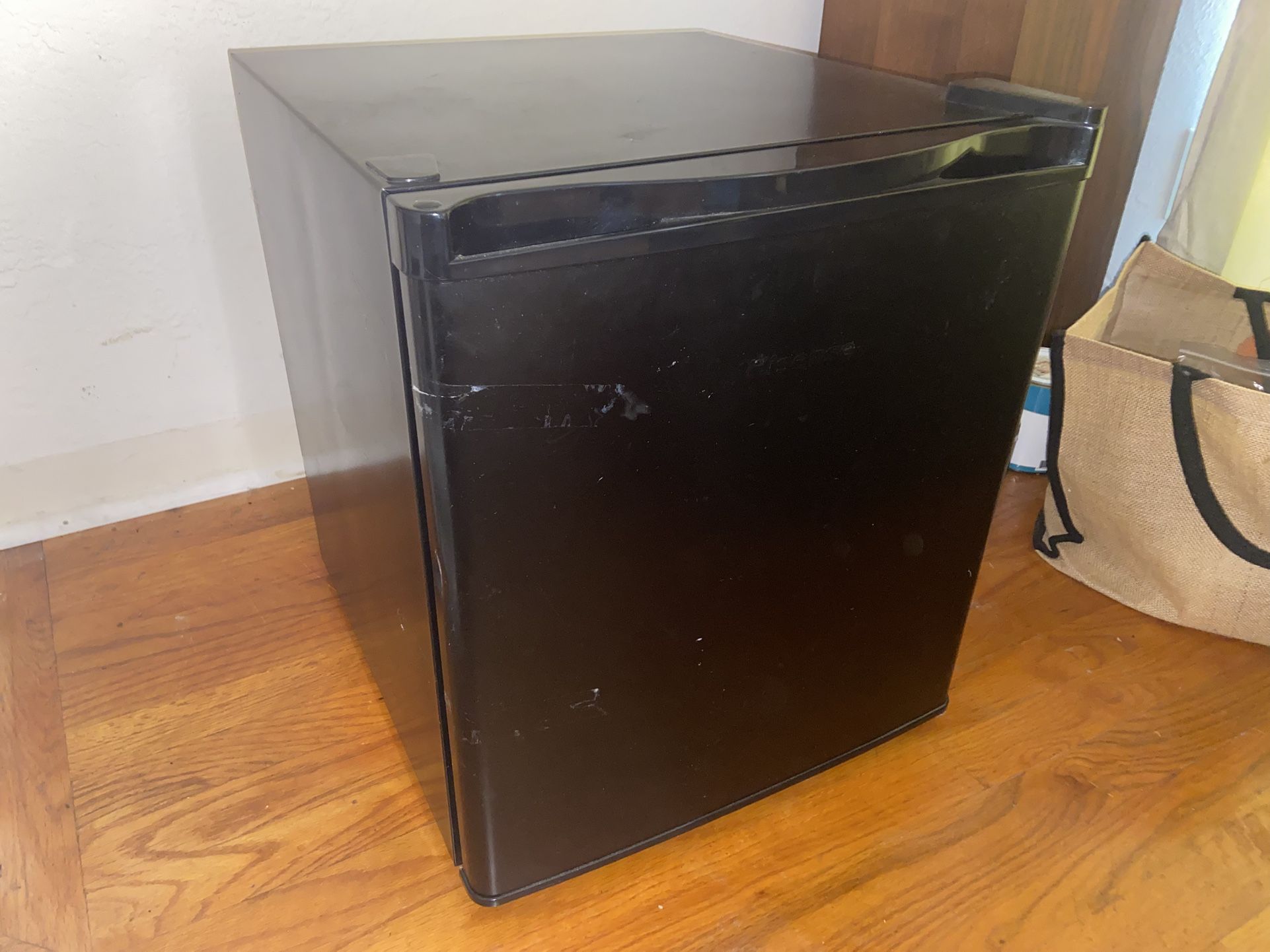 Mini Fridge - Hisense