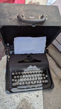 Vintage 1940s Royal Arrow Portable Typewriter
