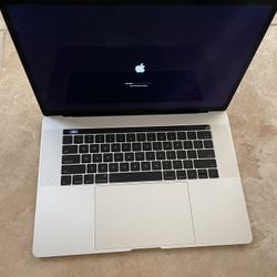 2017/18 Macbook Pro 15 inch 2.9Ghz i7 16GB 512GB 4GB Video 