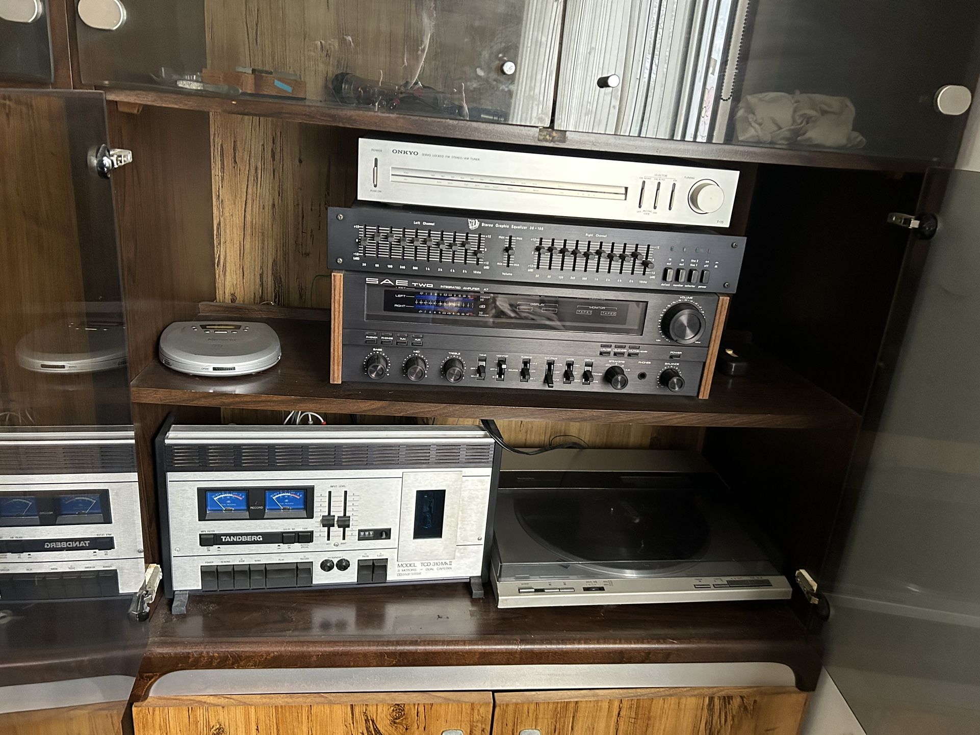 Tuner/equalizer/amplifer/turntable/cassette Deck