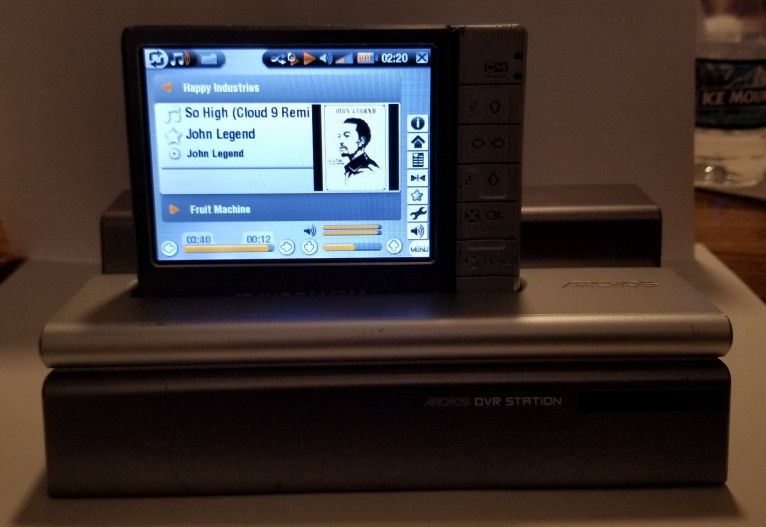 ARCHOS 404 30GB Digital Meia Player and Recorder w/Charger.