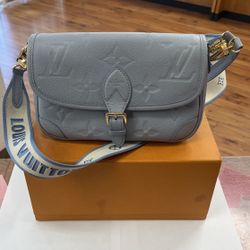 Louis Vuitton Purse, With Box And Dust Bag, In Good Condition, Entrupy Verified