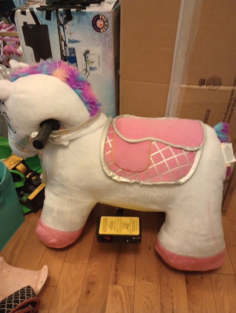 Dynacraft 6v Ride On unicorn With Lights And Sounds