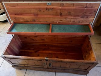 Vintage Lane Cedar Chest / Hope Chest / Blanket Storage Trunk