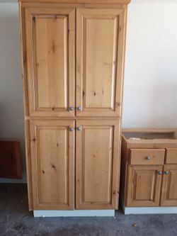 Kitchen cabinet