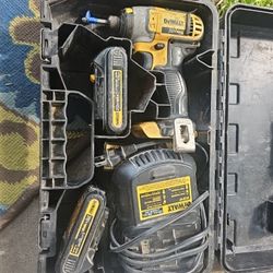 Dewalt 20volt Drill 2 batteries and charger kit