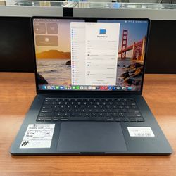 MacBook Air 2025 M4 Chip with 16GB RAM 256GB SSD Midnight! With Store Warranty And Financing!
