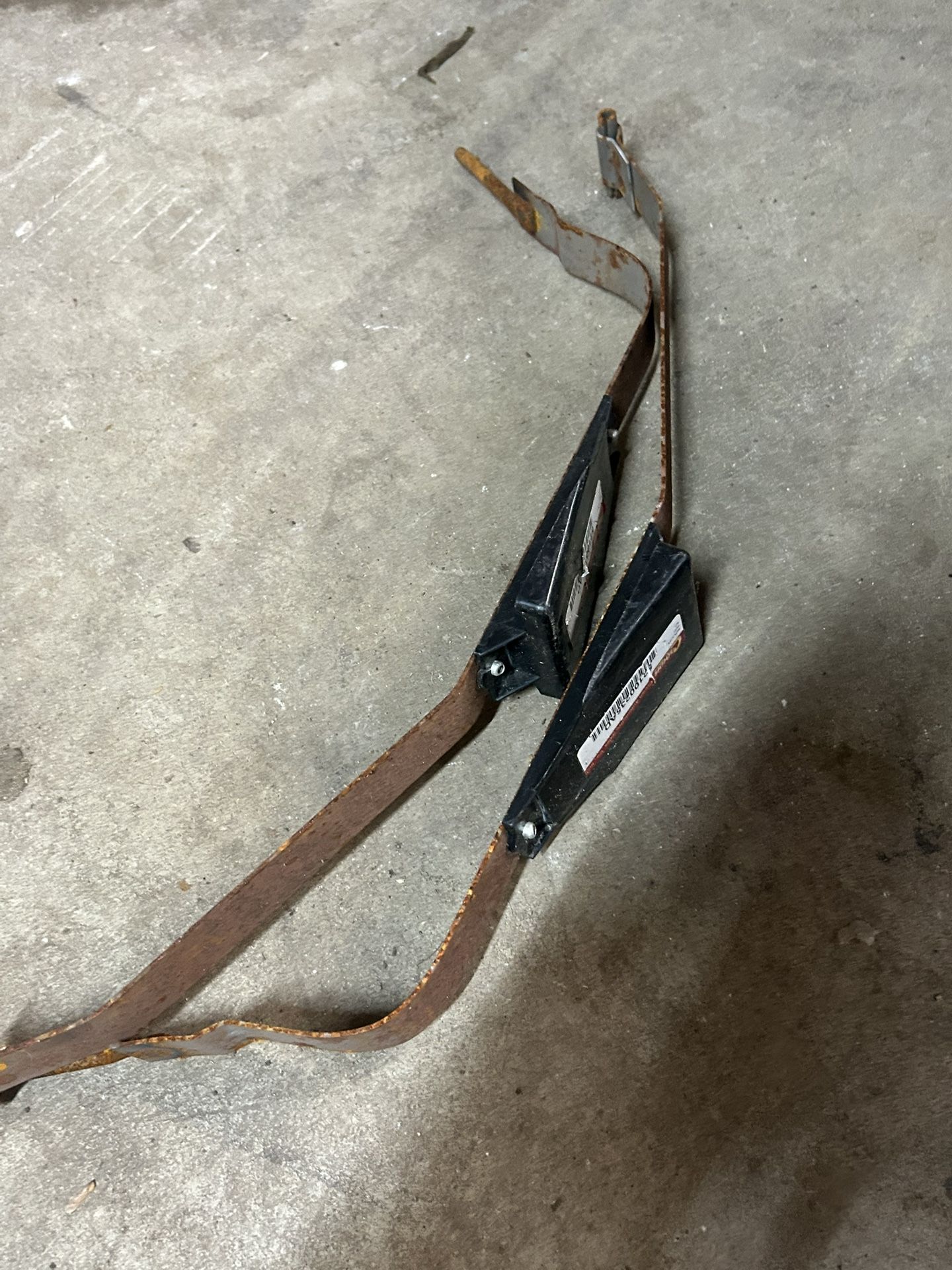 Jeep Wrangler Fuel Tank Straps