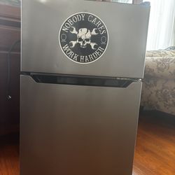 Hisense Compact Fridge 3.2c