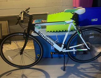SCHWINN Varsity City Bike