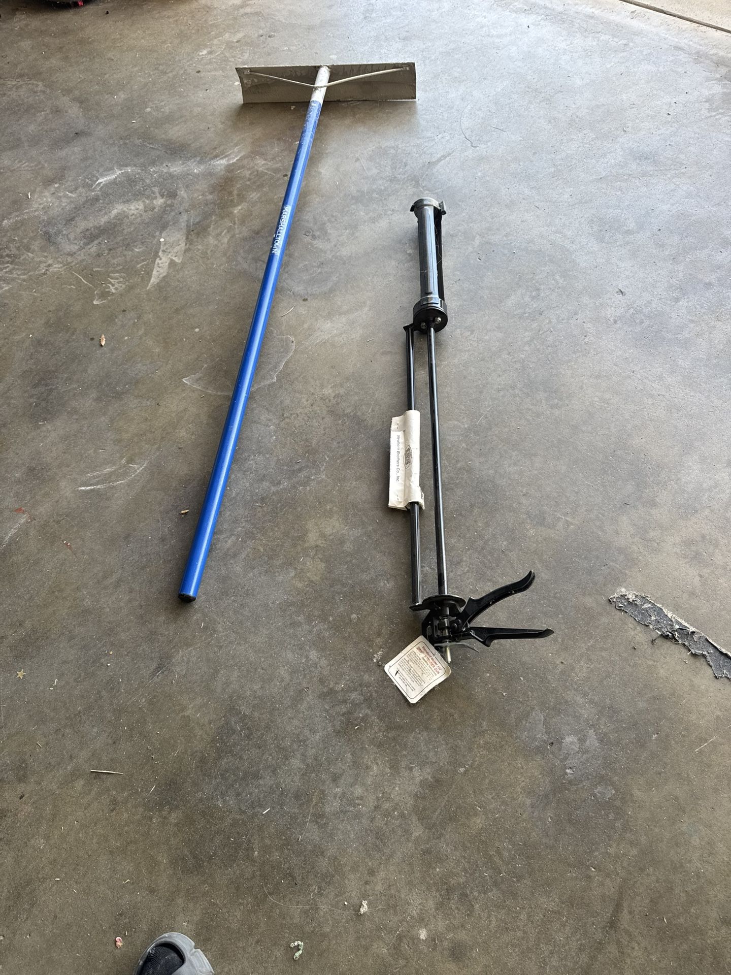 Extended Caulking Gun