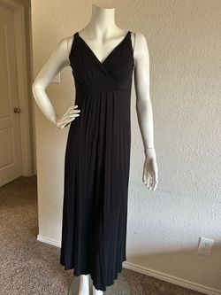 Women’s Black Sleeveless V-Neck Maxi Dress size M