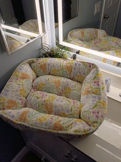 Brand New Pet Bedding! (Doggy Bed)