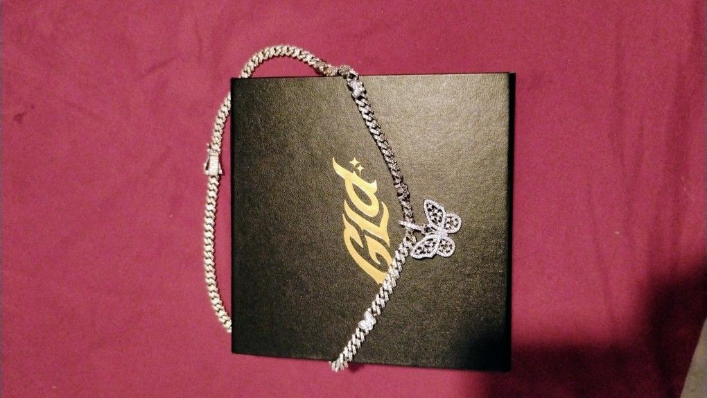 Butterfly Necklace w Butterfly Pendant 18"