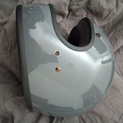 glossy grey retro-style motorcycle helmet Biltwell Gringo s-size