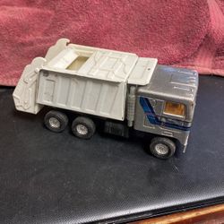 Ken worth Garbage Hauler. Metal  6 1/2 Long Perfect Condition Made By Ertl