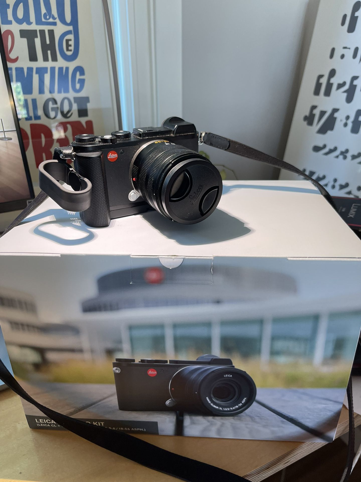 Leica CL Digital Mirrorless Camera w/18-56 f3.5-5.6 Zoom Boxed