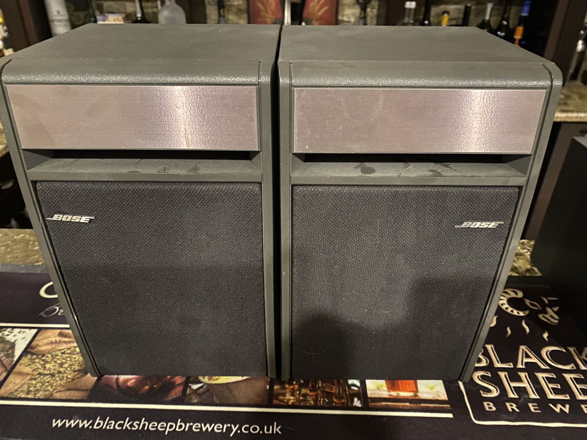 Pair Bose Model 141 Speakers 