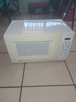 Ge small microwave in great condition firm price $30