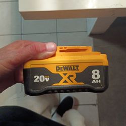 DeWalt 20v XR 8AH