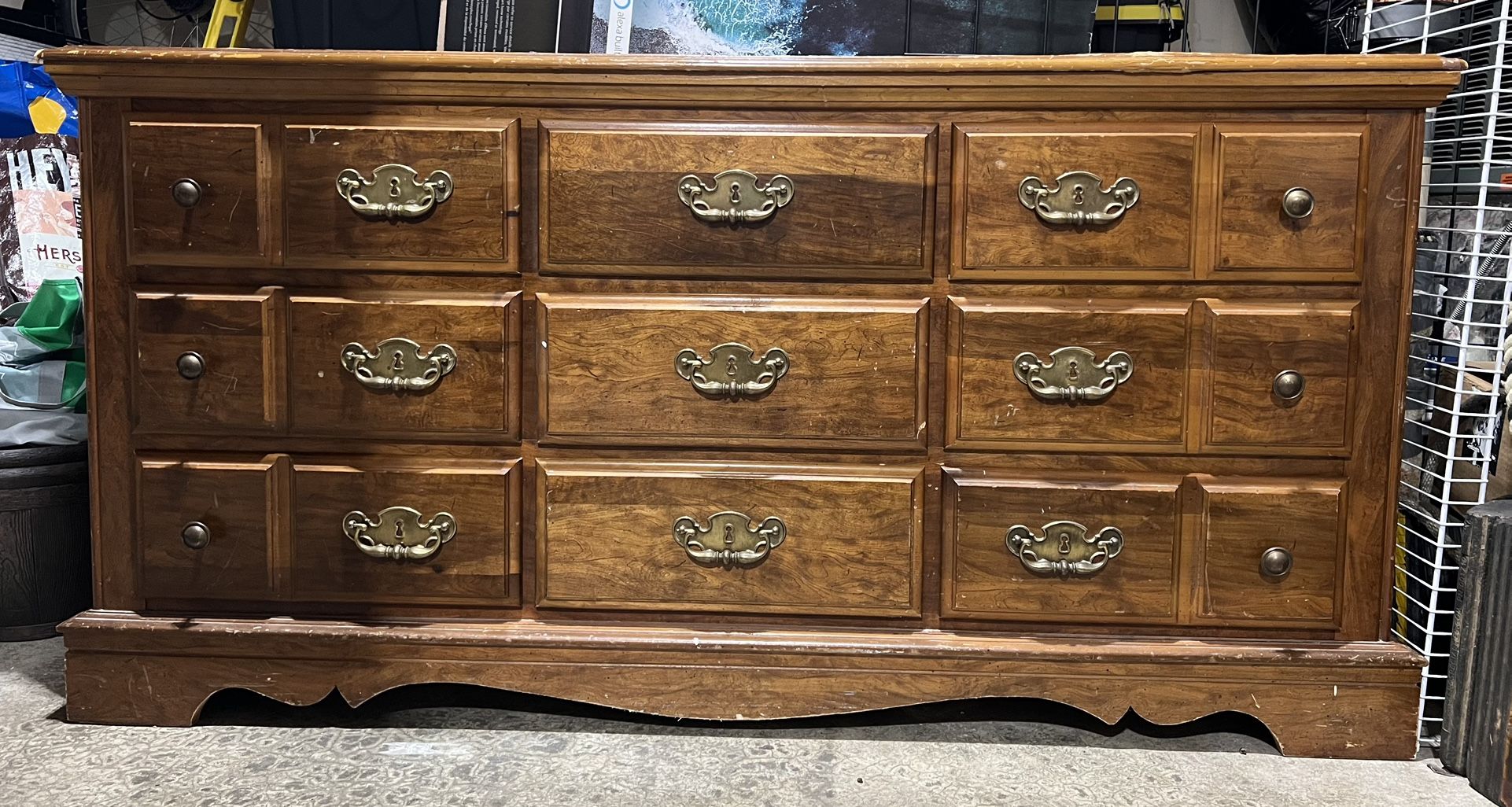 Dresser With Detachable Mirror
