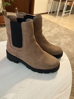 Women Old Navy Brown & Black Boots Size 7 