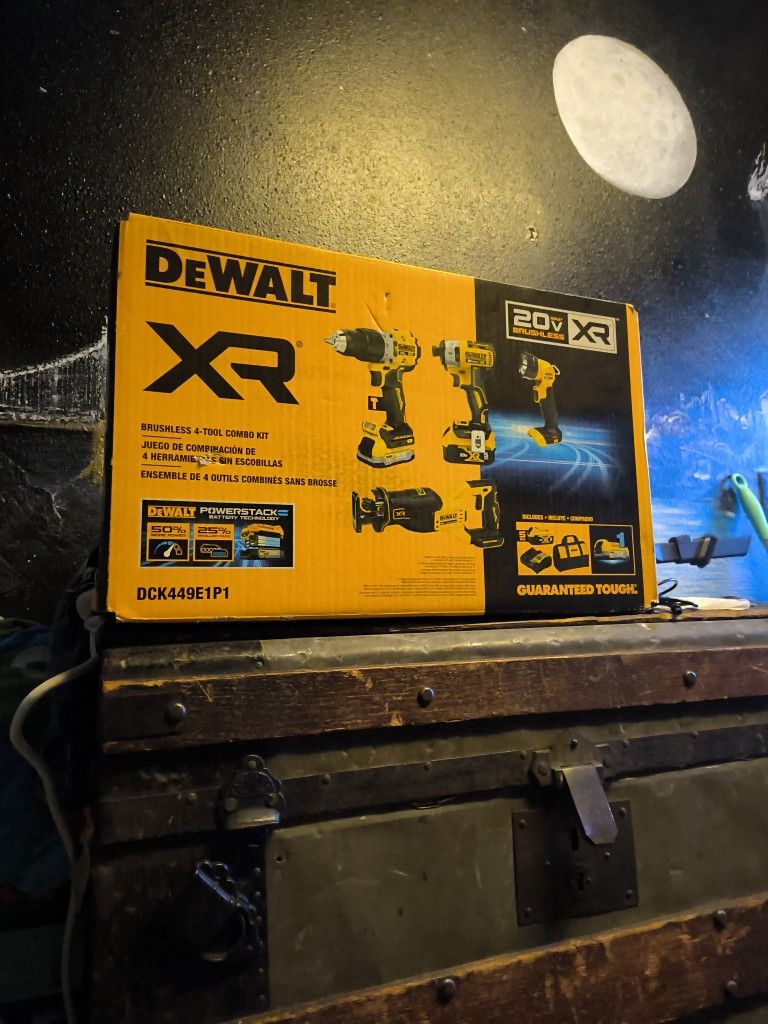 DEWALT 20V MAX XR Brushless 4-Tool Combo Kit with POWERSTACK Battery DCK449E1P1