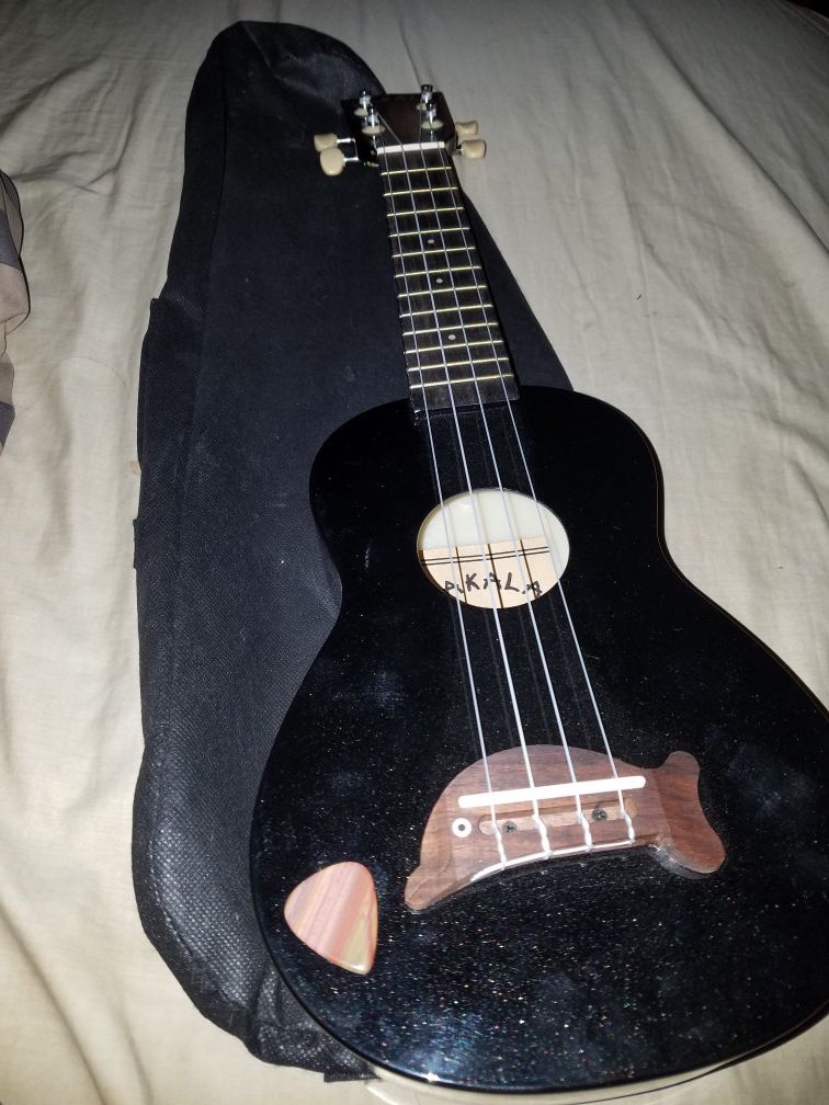 All black Makala ukulele