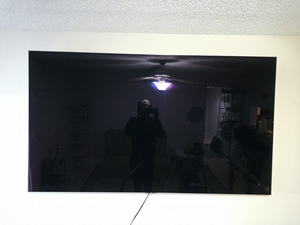 LG C2 77inch OLED - Damaged