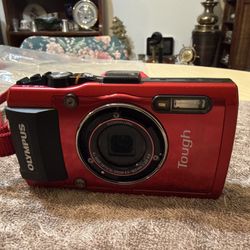 Olympus Stylus Tough TG-4 Digital Camera, Red {16MP} With Battery & Charger and memory card. Tested. Working great. 