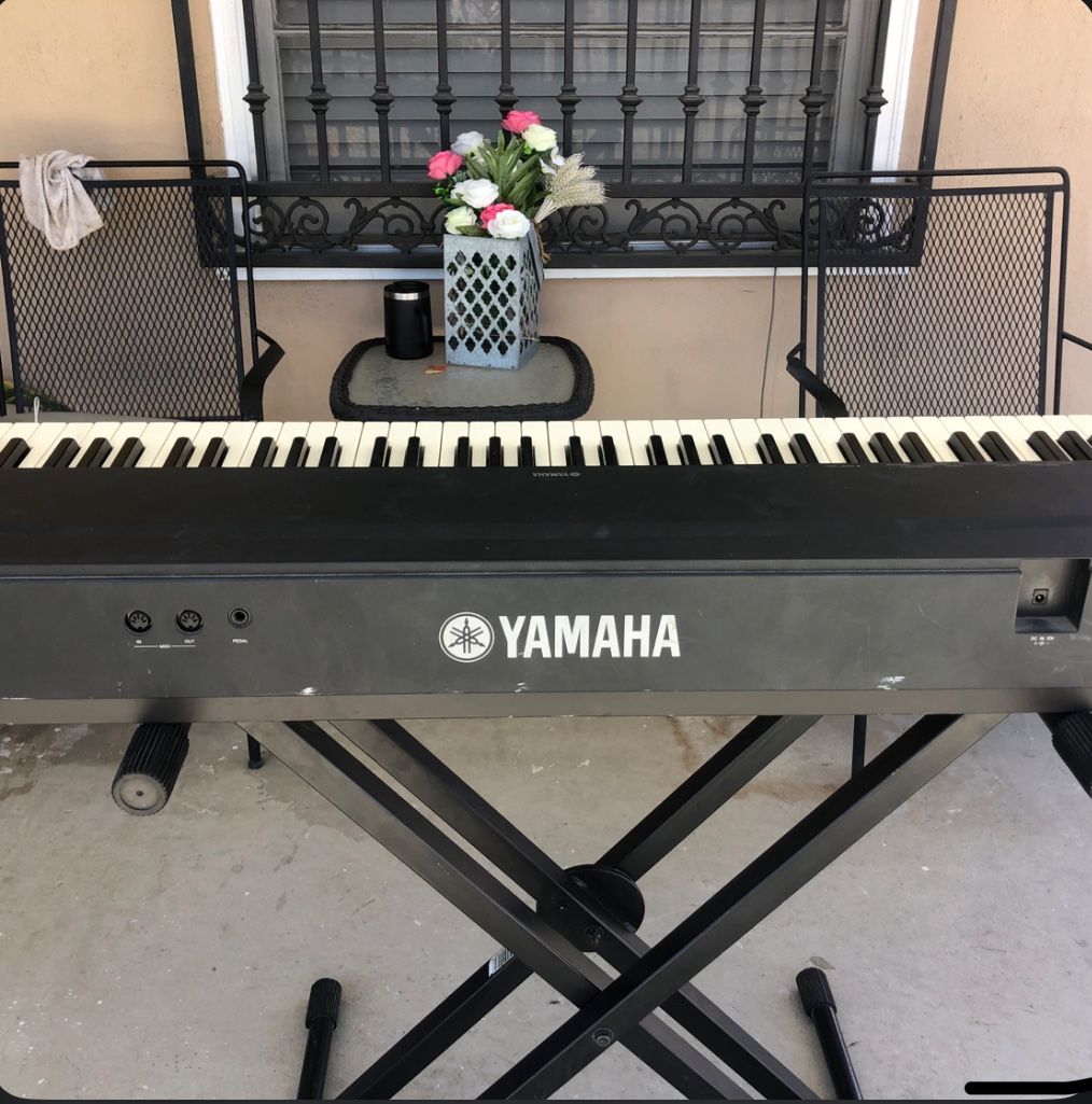 Yamaha Digital Piano + Stand