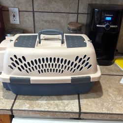 Pet mate Cat or Small Dog Carrier