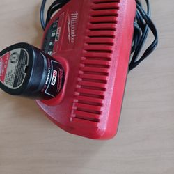 Milwaukee M12 Charger W Lithium Battery