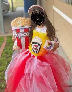 Handmade Popcorn costume with real popcorn 😊!!! Including headband!!