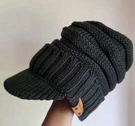 FORBUSITE Charcoal Gray Slouchy Cable Knit Visor Beanie