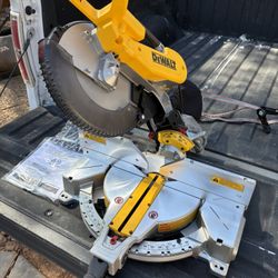 DEWALT DWS716 15 Amp Corded 12 in. Compound Double Bevel Miter Saw