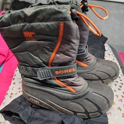 sorel snow boots size 3 youths