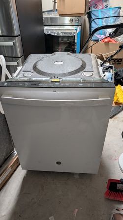 white GE Dishwasher With 3rd Rack