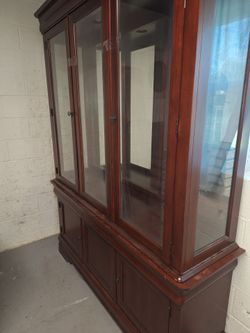 Broyhill hutch
