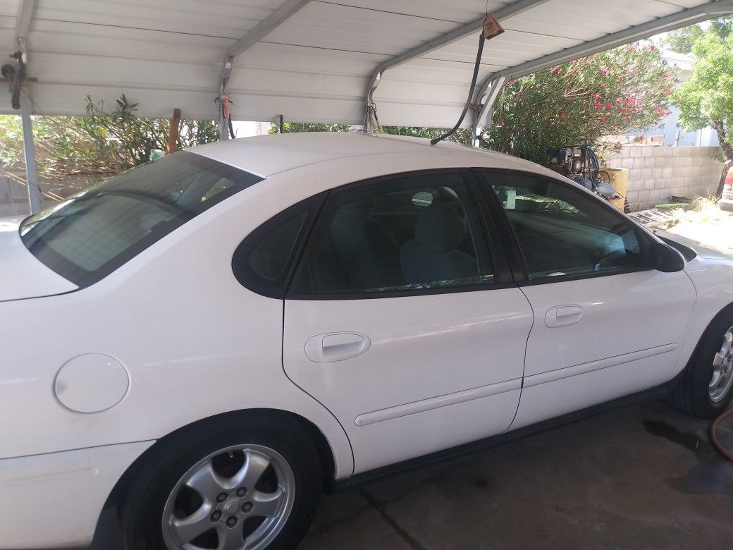 2004 Ford Taurus