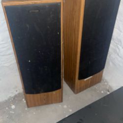 Fisher Speakers
