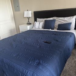 Velvet Queen Bed Size & Mattress 