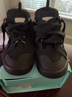 Iconic and contemporary curb sneakers